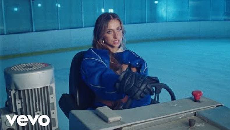 Lirik Lagu Greedy - Tate McRae dan Terjemahan Lirik Lagu Greedy - Tate McRae dan Terjemahan