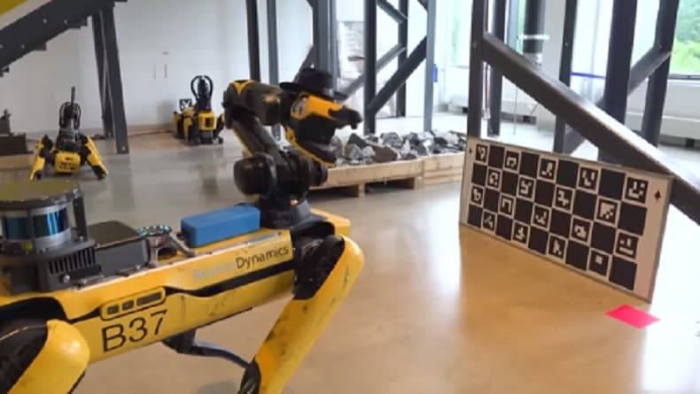 Canggihnya Robot Pemandu Wisata yang Gunakan AI Generatif: Mulut Bisa Membuka dan Menutup saat Berbicara Canggihnya Robot Pemandu Wisata yang Gunakan AI Generatif: Mulut Bisa Membuka dan Menutup saat Berbicara