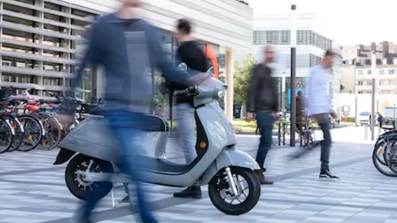 Atraksi Tong Setan di IMOS 2023 Gunakan Motor Listrik, Gak Ada Suara Berisik Atraksi Tong Setan di IMOS 2023 Gunakan Motor Listrik, Gak Ada Suara Berisik