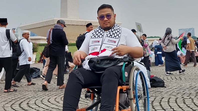 Kisah Abil, Semangat Ikut Aksi Bela Palestina di Monas meski Pakai Kursi Roda Kisah Abil, Semangat Ikut Aksi Bela Palestina di Monas meski Pakai Kursi Roda