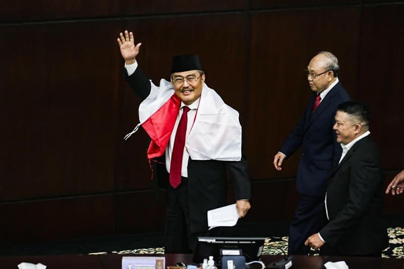 Ketua MKMK Jimly Asshiddiqie Ingatkan Agar Hakim MK Tak Berpolitik Ketua MKMK Jimly Asshiddiqie Ingatkan Agar Hakim MK Tak Berpolitik