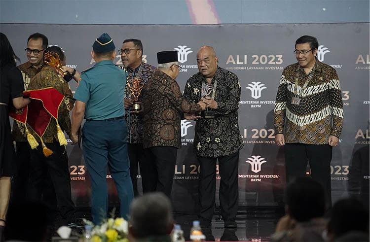 Pemda DIY Raih Juara Kedua Anugerah Layanan Investasi 2023 Pemda DIY Raih Juara Kedua Anugerah Layanan Investasi 2023