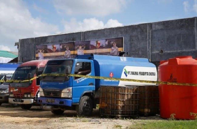 Pertamina dan Polri Gerebek Gudang Solar Ilegal di Pati, Ini Temuannya Pertamina dan Polri Gerebek Gudang Solar Ilegal di Pati, Ini Temuannya