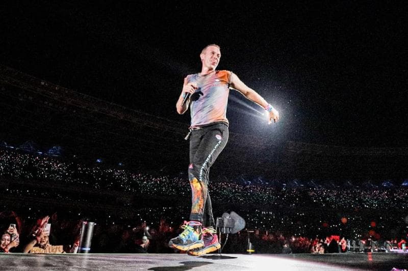 Foto-Foto Coldplay Tampil Memukau, Stadion GBK Dipenuhi Cahaya Ponsel Foto-Foto Coldplay Tampil Memukau, Stadion GBK Dipenuhi Cahaya Ponsel