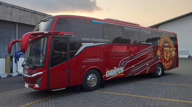 PO Putra Jaya Rilis Dua Bus Baru dari Karoseri Adiputro, Ada Fasilitas Playstation PO Putra Jaya Rilis Dua Bus Baru dari Karoseri Adiputro, Ada Fasilitas Playstation