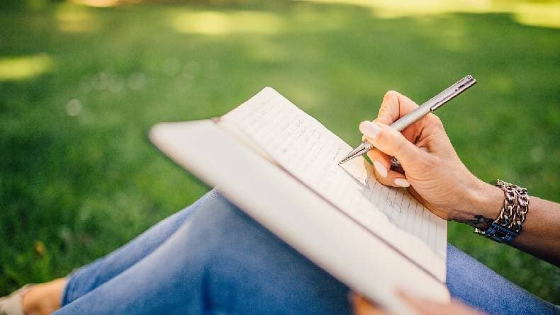 Contoh Essay Tentang Diri Sendiri Singkat, Penuh Inspirasi! Contoh Essay Tentang Diri Sendiri Singkat, Penuh Inspirasi!