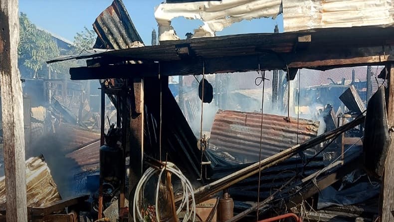 Kebakaran Rumah Penampungan Besi Tua di Nabire, 1 Orang Tewas Kebakaran Rumah Penampungan Besi Tua di Nabire, 1 Orang Tewas