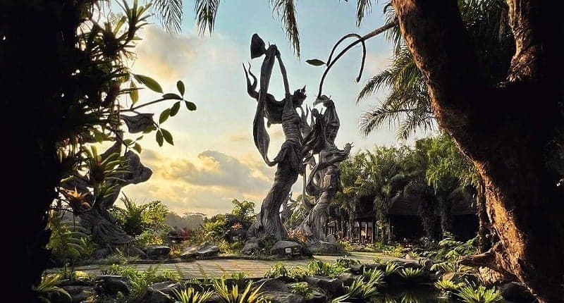 Surga Tersembunyi di Ubud, Ada Taman Mirip Negeri Kayangan Lengkap dengan Patung Bidadari Surga Tersembunyi di Ubud, Ada Taman Mirip Negeri Kayangan Lengkap dengan Patung Bidadari