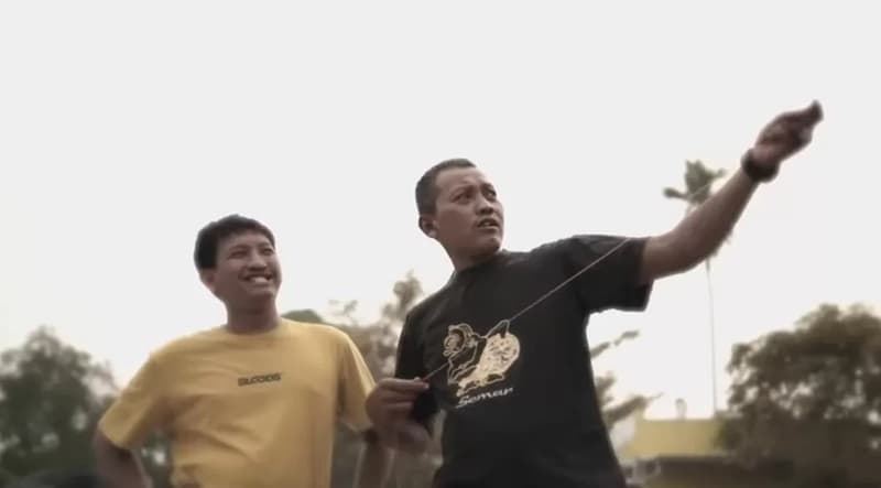 Lirik Lagu Di Tepian Rindu - Davi Siumbing, Kisahkan Kerinduan Mendalam pada Sosok Ayah Lirik Lagu Di Tepian Rindu - Davi Siumbing, Kisahkan Kerinduan Mendalam pada Sosok Ayah