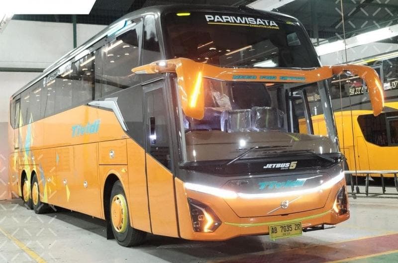 PO Tividi Rilis 3 Bus Tronton Racikan Adi Putro, Ada Gambar Burung Walet PO Tividi Rilis 3 Bus Tronton Racikan Adi Putro, Ada Gambar Burung Walet