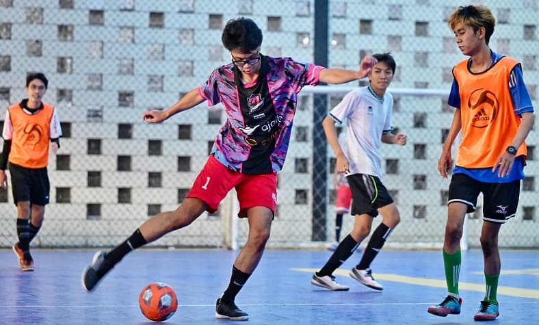 Momen Alam Ganjar Main Futsal Bareng Alif Cepmek hingga Dilan Bekasi Momen Alam Ganjar Main Futsal Bareng Alif Cepmek hingga Dilan Bekasi