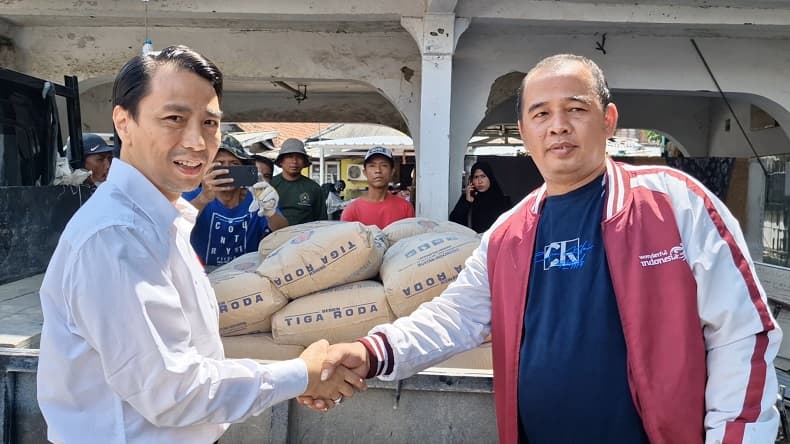 Caleg Partai Perindo Suripto Serahkan Bantuan untuk Korban Kebakaran di Menteng Jakpus Caleg Partai Perindo Suripto Serahkan Bantuan untuk Korban Kebakaran di Menteng Jakpus