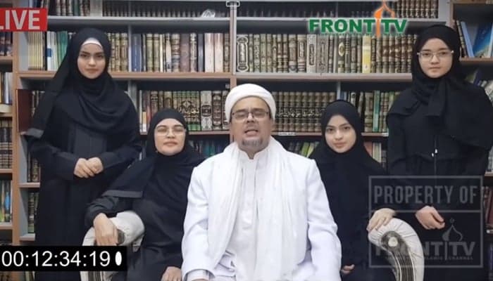 Foto Istri Habib Rizieq Syarifah Fadlun dan Anak-anaknya Foto Istri Habib Rizieq Syarifah Fadlun dan Anak-anaknya