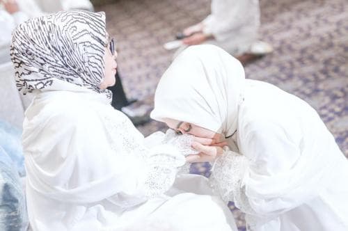 Hadits Surga di Bawah Telapak Kaki Ibu, Simak Penjelasannya Hadits Surga di Bawah Telapak Kaki Ibu, Simak Penjelasannya