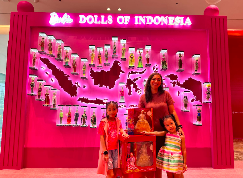 Unik Banget Ada Rumah Barbie Raksasa di Senayan Park, Tingginya Mencapai 2,4 Meter Unik Banget Ada Rumah Barbie Raksasa di Senayan Park, Tingginya Mencapai 2,4 Meter
