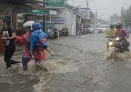 Bandung Dikepung Banjir usai Diguyur Hujan Deras, Tersebar di 10 Lokasi