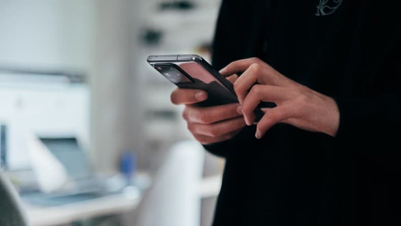 Cara Mengatasi Layar HP Mencet Sendiri, Coba Ini Sebelum Service Cara Mengatasi Layar HP Mencet Sendiri, Coba Ini Sebelum Service