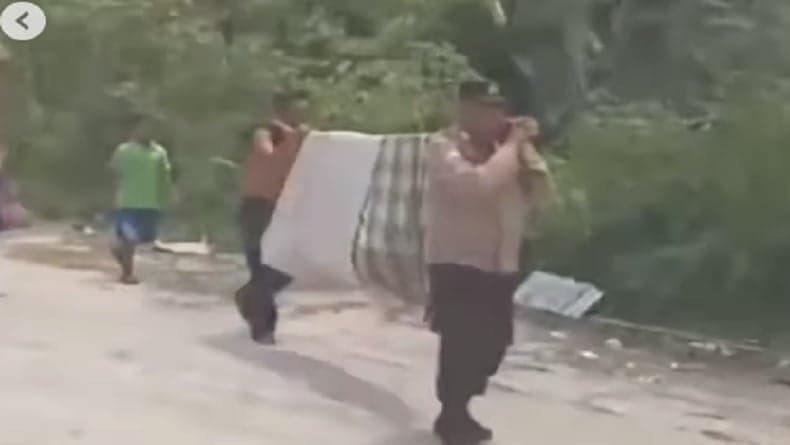 Viral Aksi Heroik Bripka Heru Tandu Ibu Melahirkan Sejauh 3 Km Viral Aksi Heroik Bripka Heru Tandu Ibu Melahirkan Sejauh 3 Km