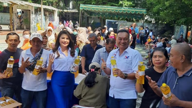 Warga Rusun Menanggal Surabaya Senang Ada Bazar Murah dari Caleg Perindo Natalia Cecilia Warga Rusun Menanggal Surabaya Senang Ada Bazar Murah dari Caleg Perindo Natalia Cecilia