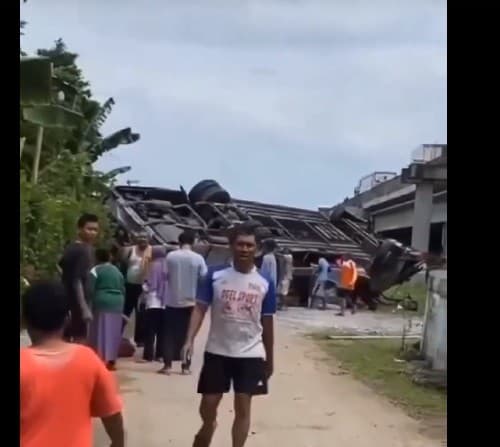 Kecelakaan Bus Shantika Terjun Bebas di Tol Pemalang, Diduga Ada Korban Jiwa Kecelakaan Bus Shantika Terjun Bebas di Tol Pemalang, Diduga Ada Korban Jiwa