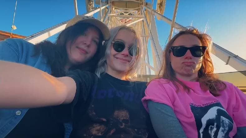 Makna Lagu Not Strong Enough - Boygenius, Lengkap dengan Liriknya Makna Lagu Not Strong Enough - Boygenius, Lengkap dengan Liriknya