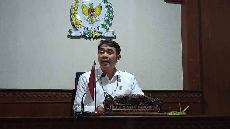Jokowi Terbitkan Keppres Pemecatan Arya Wedakarna, Anggota DPD Lecehkan Jilbab