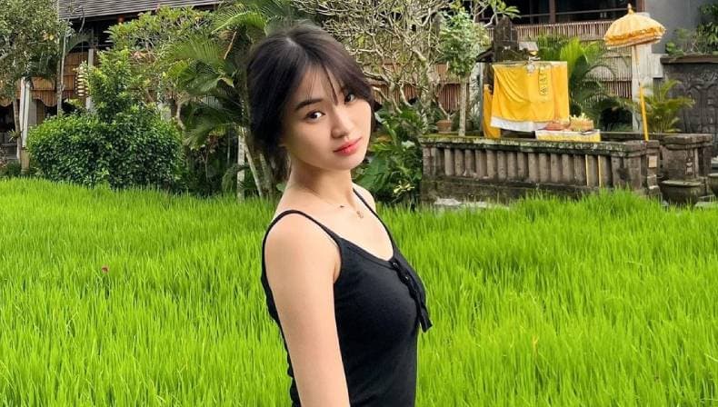 Profil dan Biodata Catheez, Kreator Cantik yang Dijuluki Bocah Kosong oleh Netizen Profil dan Biodata Catheez, Kreator Cantik yang Dijuluki Bocah Kosong oleh Netizen