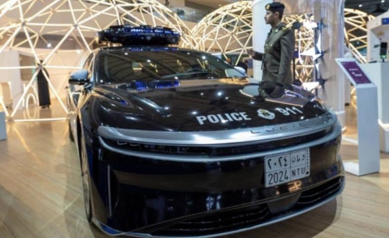Saudi Luncurkan Mobil Polisi Canggih, Dilengkapi AI dan Drone Bisa Lacak Penjahat Saudi Luncurkan Mobil Polisi Canggih, Dilengkapi AI dan Drone Bisa Lacak Penjahat