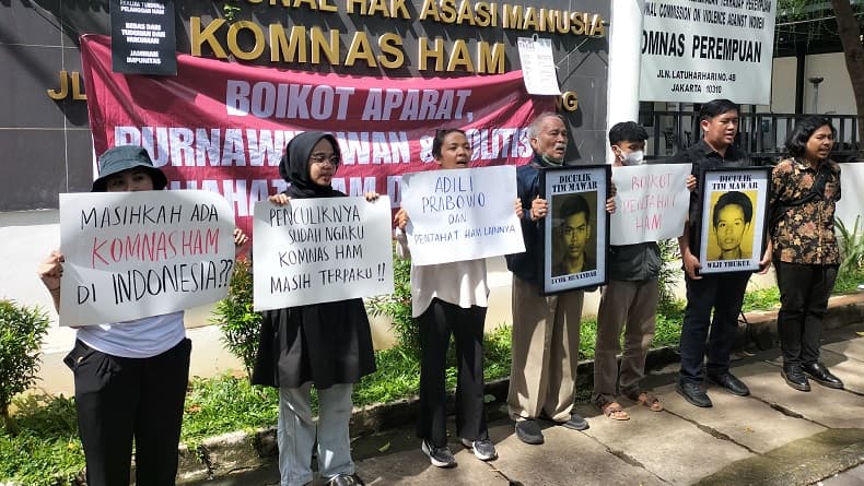 Komnas HAM Didesak Periksa Prabowo terkait Kasus Penghilangan Orang 1997/1998 Komnas HAM Didesak Periksa Prabowo terkait Kasus Penghilangan Orang 1997/1998