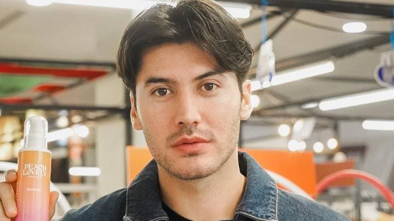 Profil dan Biodata Bara Valentino, Artis Berdarah Afghanistan yang Berjualan Mie Aceh Profil dan Biodata Bara Valentino, Artis Berdarah Afghanistan yang Berjualan Mie Aceh