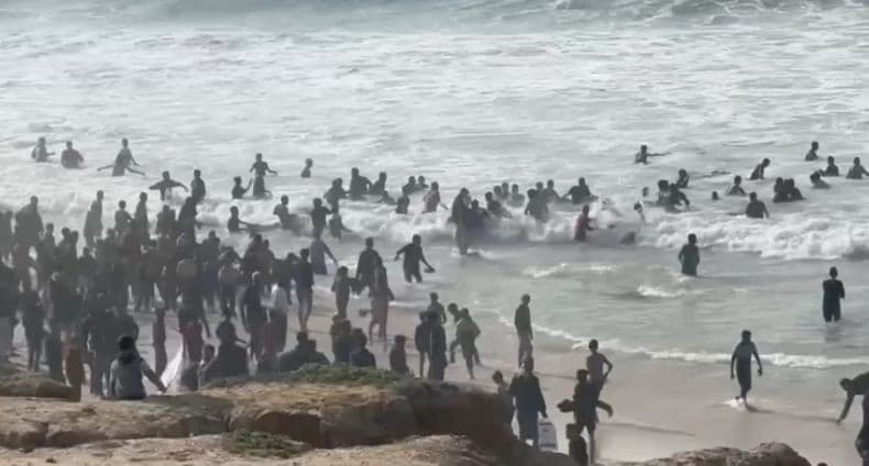 Miris, 12 Warga Gaza Tewas Tenggelam di Laut saat Ambil Bantuan yang Diterjunkan dari Udara