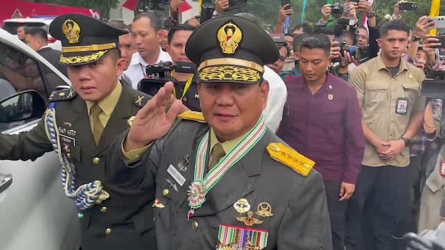 Kata Prabowo usai Dianugerahi Pangkat Jenderal Kehormatan: Kayaknya Berat Ya