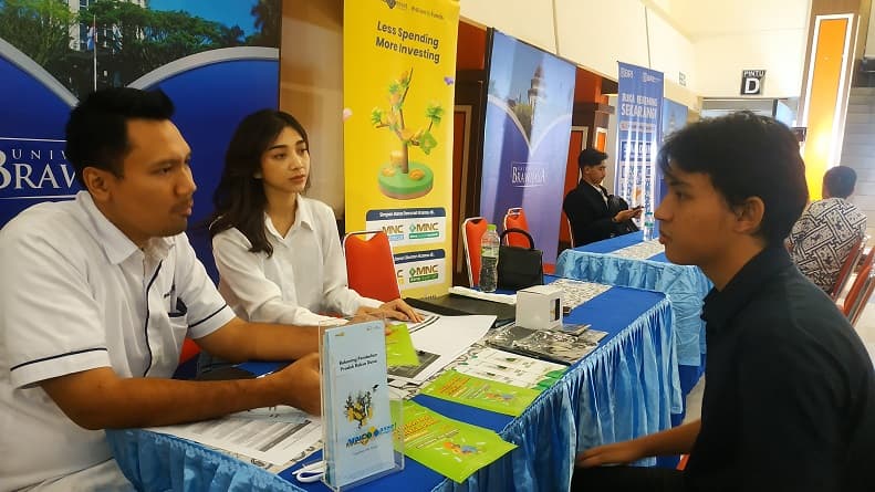 OJK dan APRDI Sosialiasi Pentingnya Investasi Pasar Modal bagi Ribuan Mahasiswa di Malang 