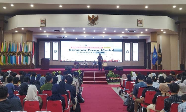 Ribuan Mahasiswa di Malang Ikuti Seminar Pasar Modal agar Melek Investasi