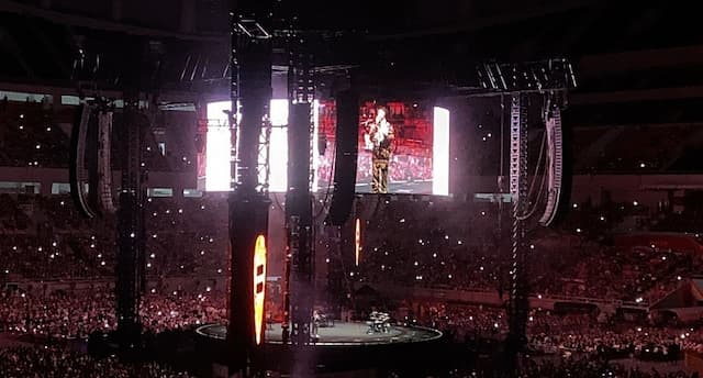 Calum Scott Sukses Buka Konser Ed Sheeran di JIS: Terima Kasih Jakarta! 