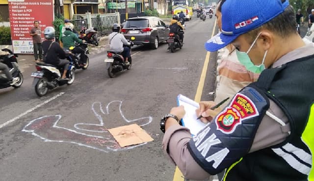 Kecelakaan di Jalan Raya Bogor, Pemotor Tewas