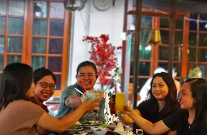 Kocak Tak Cuma Takjil Non-muslim Juga Berburu Tempat Bukber, Netizen: Seru Ramadhan Kali Ini Kocak Tak Cuma Takjil Non-muslim Juga Berburu Tempat Bukber, Netizen: Seru Ramadhan Kali Ini