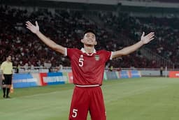 Skuad Timnas Indonesia U-23 Sholat Berjamaah di Stadion, Rizky Ridho Jadi Imam, Netizen: Kapten Idaman!