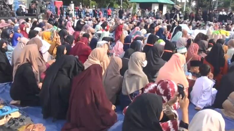 Beri Motivasi, Hafiz Indonesia di Masjid Al Akbar Surabaya Disambut Antusias Pengunjung