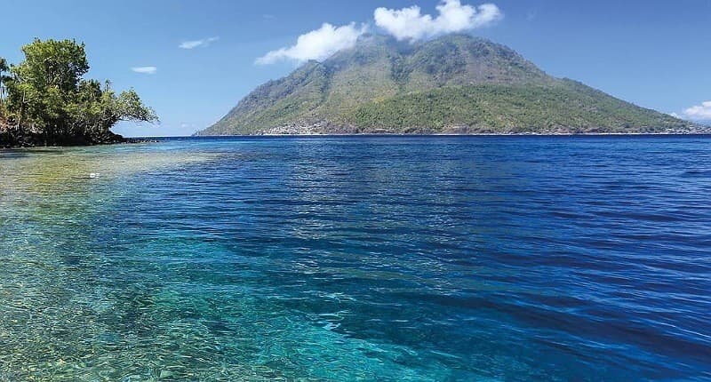 Pantai Cantik Tersembunyi di Ternate, Airnya Jernih Bisa Lihat Penyu Berenang Pantai Cantik Tersembunyi di Ternate, Airnya Jernih Bisa Lihat Penyu Berenang
