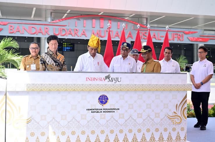 Jokowi Resmikan 4 Bandara di Sulawesi, Salah Satunya Mutiara Sis Al-Jufri