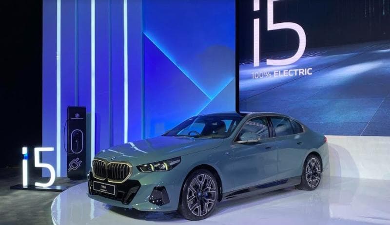 Mobil Listrik BMW i5 Mengaspal di Indonesia, Berapa Harganya?
