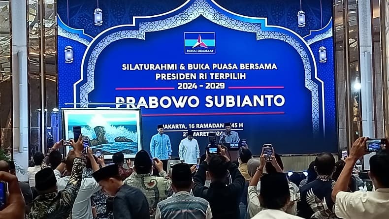 SBY Hadiahkan Lukisan Batu Karang Dihempas Ombak kepada Prabowo, Ini Maknanya