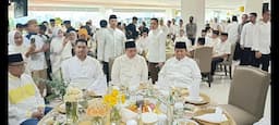 Prabowo-Gibran Sambangi Kantor DPP Partai Golkar, Buka Bersama dengan Kader