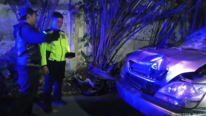 Driver Ojol Tewas Ditabrak Mobil SUV di Bandung, Motornya Diseret Sejauh 10 Km Driver Ojol Tewas Ditabrak Mobil SUV di Bandung, Motornya Diseret Sejauh 10 Km