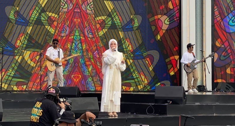 Nissa Sabyan Meriahkan Tabligh Akbar di Tangerang, Penonton Menyambut Gembira! Nissa Sabyan Meriahkan Tabligh Akbar di Tangerang, Penonton Menyambut Gembira!