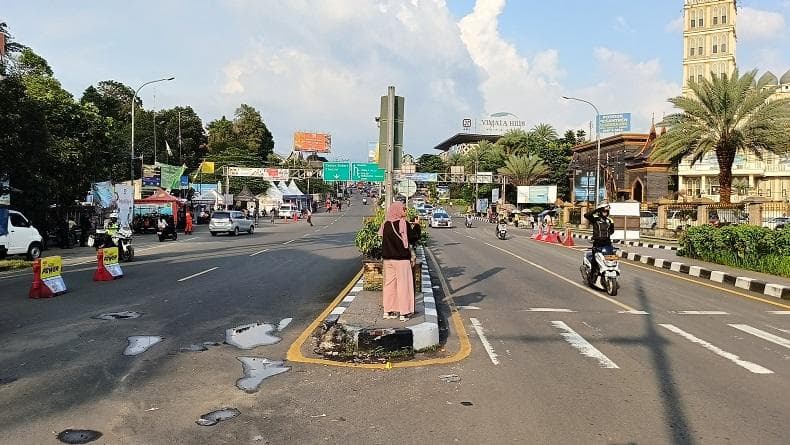 One Way Jalur Puncak Arah Jakarta Diberlakukan Lebih Pagi Besok One Way Jalur Puncak Arah Jakarta Diberlakukan Lebih Pagi Besok