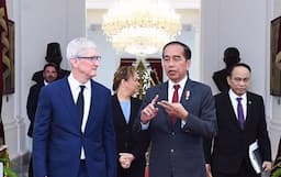 Gaya Jokowi Akrab Bareng CEO Apple Tim Cook di Istana Bahas Rencana Ekspansi Bisnis