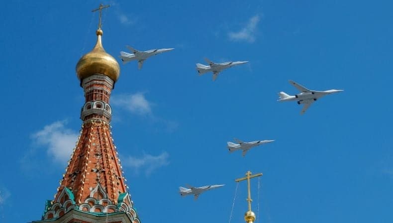 Nah, Ukraina Klaim Tembak Jatuh Pesawat Pengebom Tu-22M3 Rusia
