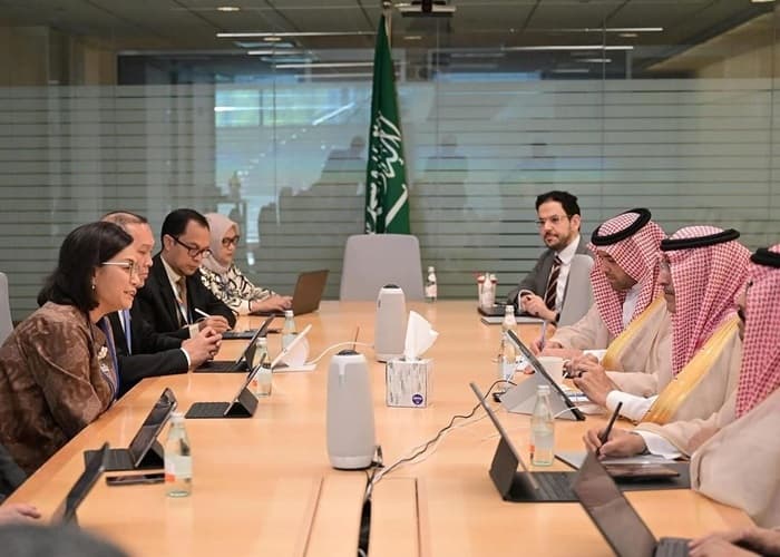 Sri Mulyani Bertemu Menkeu Arab Saudi, Bahas Peran IsDB hingga Penguatan Hubungan Ekonomi Sri Mulyani Bertemu Menkeu Arab Saudi, Bahas Peran IsDB hingga Penguatan Hubungan Ekonomi